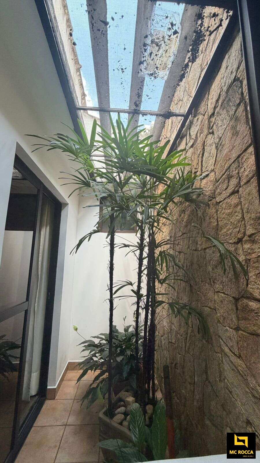  - Casa térrea 3 dormitórios e 4 vagas de garagem